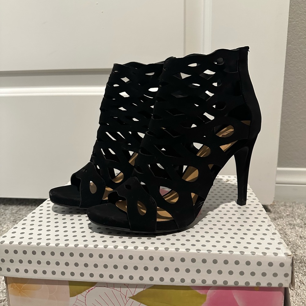 Strappy black heels!